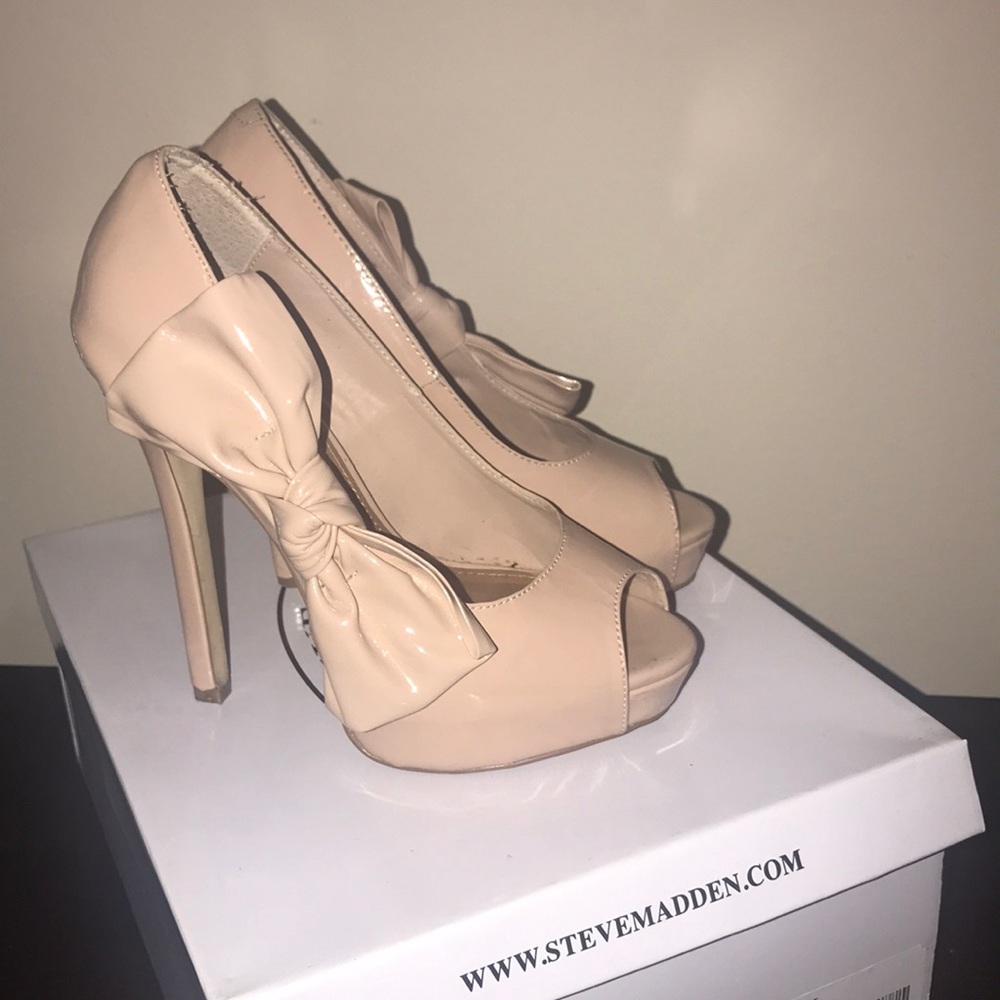 Steve Madden Bow Derek Pump
